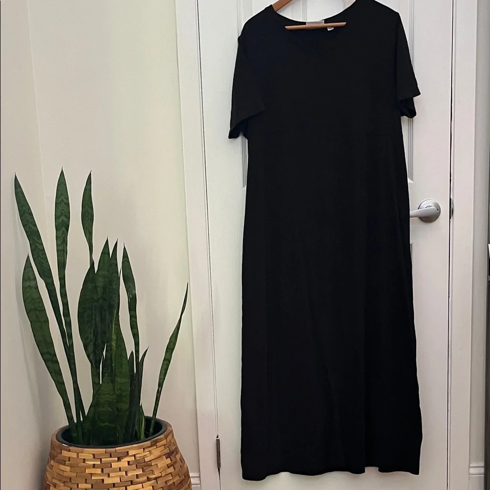 Black Vneck short sleeve Maxi Dress Size L - Picture 1 of 2